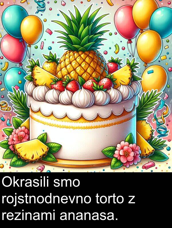 rojstnodnevno: Okrasili smo rojstnodnevno torto z rezinami ananasa.