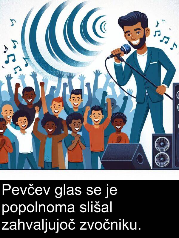 glas: Pevčev glas se je popolnoma slišal zahvaljujoč zvočniku.