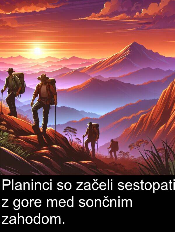gore: Planinci so začeli sestopati z gore med sončnim zahodom.