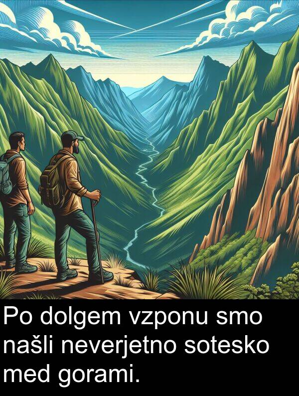sotesko: Po dolgem vzponu smo našli neverjetno sotesko med gorami.