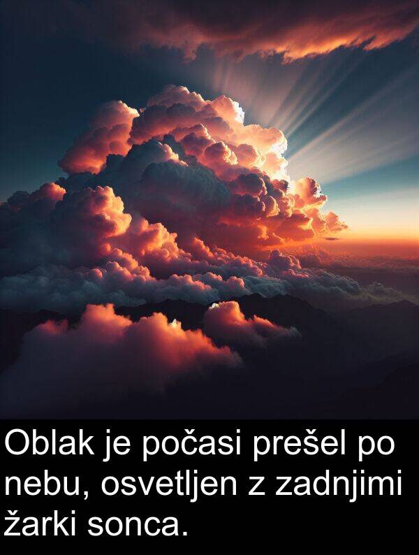 sonca: Oblak je počasi prešel po nebu, osvetljen z zadnjimi žarki sonca.