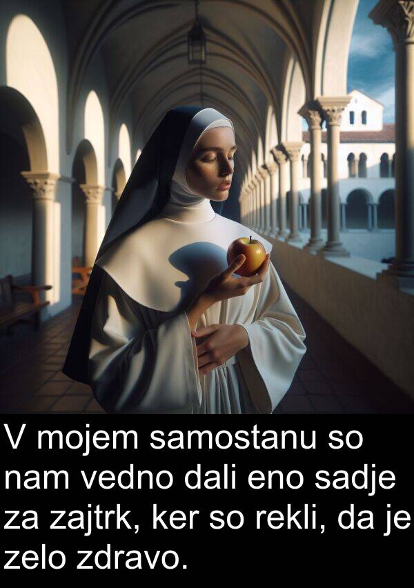 sadje: V mojem samostanu so nam vedno dali eno sadje za zajtrk, ker so rekli, da je zelo zdravo.