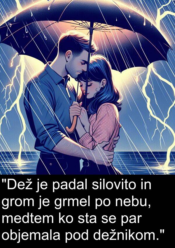 par: "Dež je padal silovito in grom je grmel po nebu, medtem ko sta se par objemala pod dežnikom."