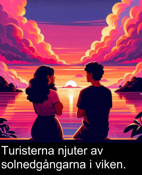 viken: Turisterna njuter av solnedgångarna i viken.
