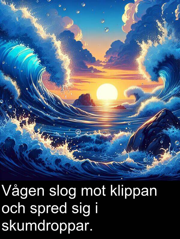 spred: Vågen slog mot klippan och spred sig i skumdroppar.