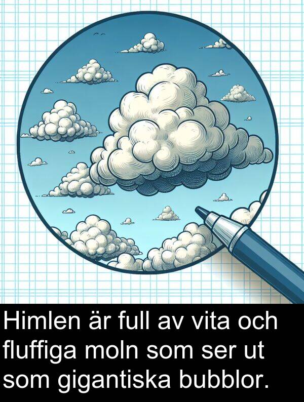 moln: Himlen är full av vita och fluffiga moln som ser ut som gigantiska bubblor.