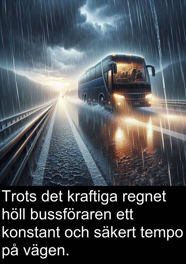 vägen: Trots det kraftiga regnet höll bussföraren ett konstant och säkert tempo på vägen.