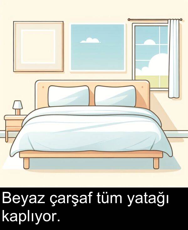 yatağı: Beyaz çarşaf tüm yatağı kaplıyor.