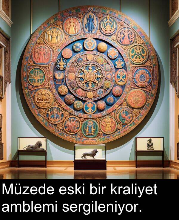 amblemi: Müzede eski bir kraliyet amblemi sergileniyor.