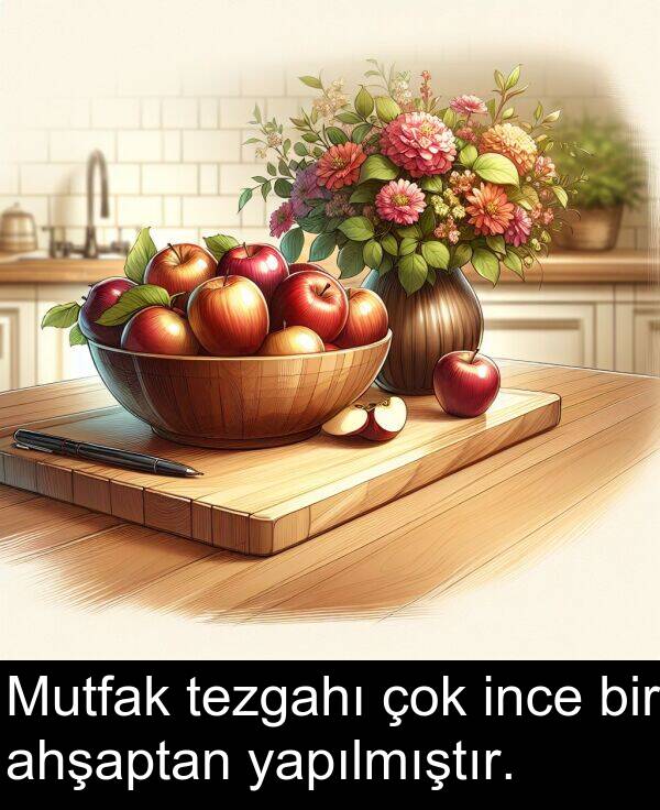 ahşaptan: Mutfak tezgahı çok ince bir ahşaptan yapılmıştır.