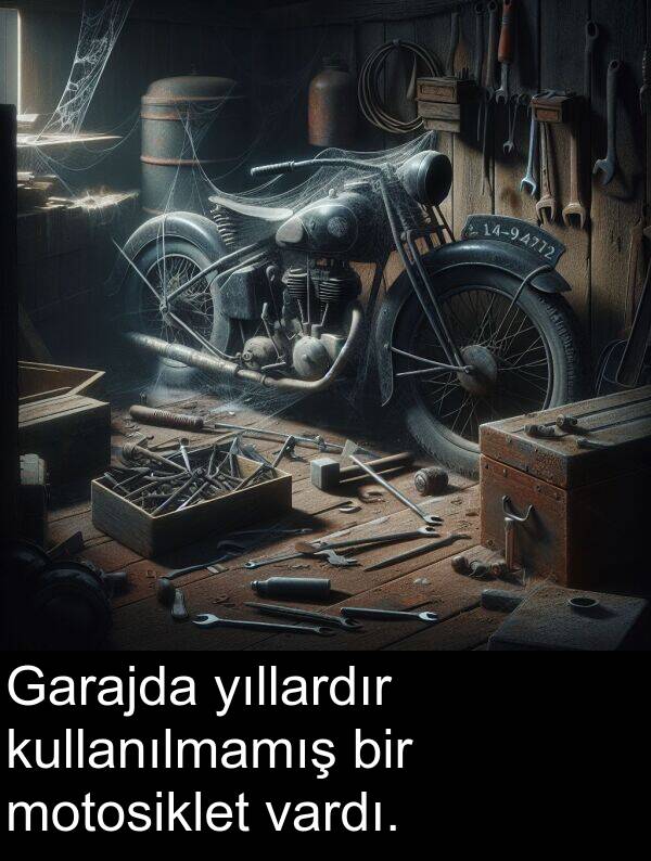vardı: Garajda yıllardır kullanılmamış bir motosiklet vardı.