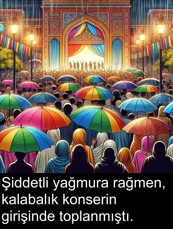 kalabalık: Şiddetli yağmura rağmen, kalabalık konserin girişinde toplanmıştı.