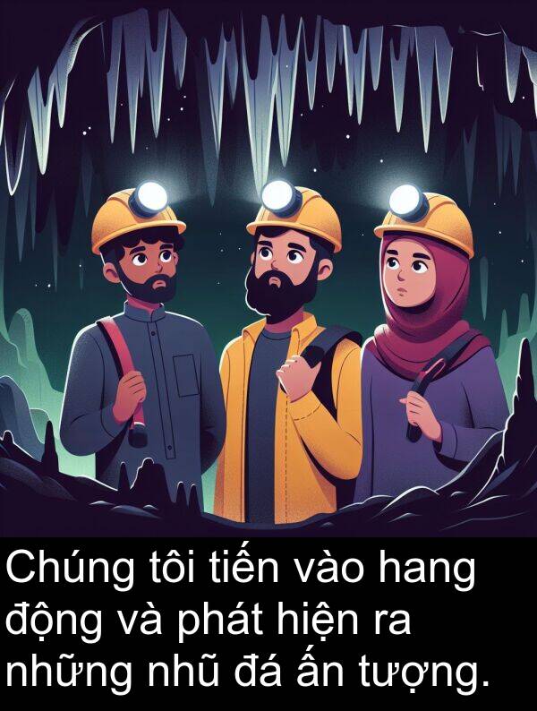 tiến: Chúng tôi tiến vào hang động và phát hiện ra những nhũ đá ấn tượng.