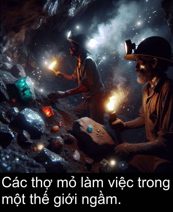 làm: Các thợ mỏ làm việc trong một thế giới ngầm.