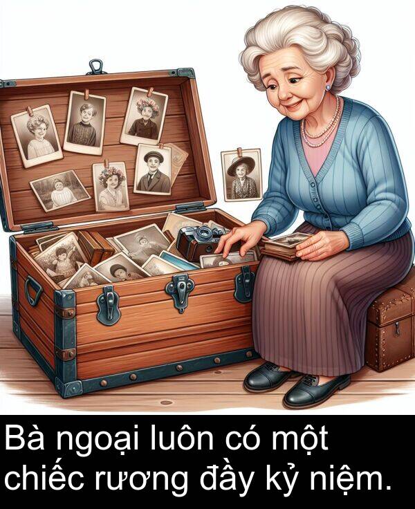 đầy: Bà ngoại luôn có một chiếc rương đầy kỷ niệm.