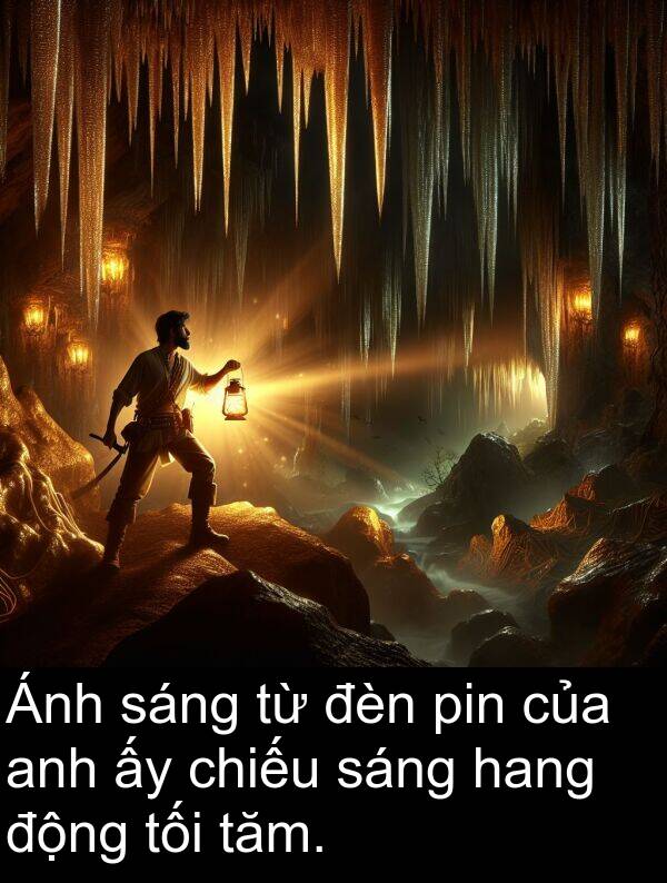 pin: Ánh sáng từ đèn pin của anh ấy chiếu sáng hang động tối tăm.
