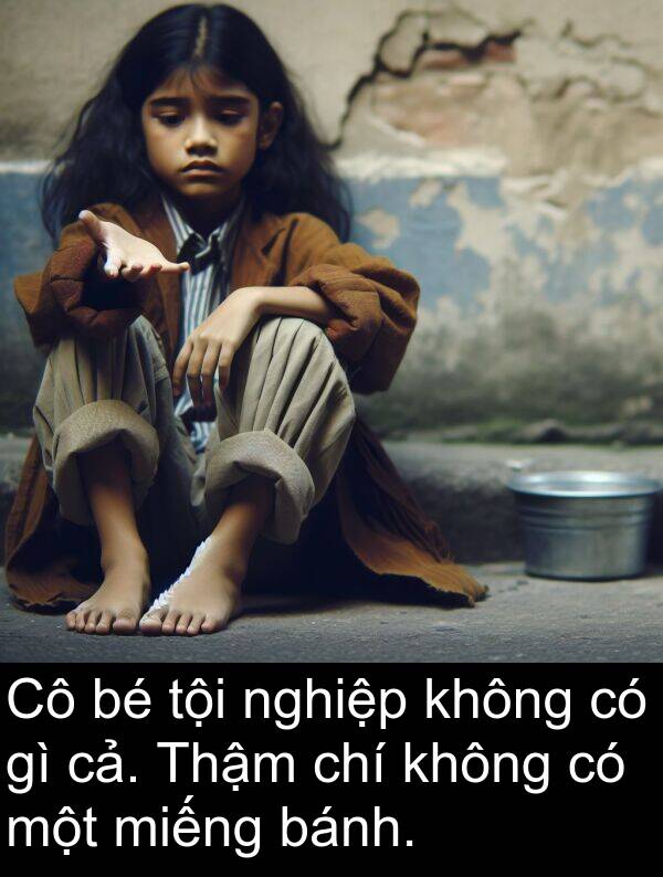 bánh: Cô bé tội nghiệp không có gì cả. Thậm chí không có một miếng bánh.