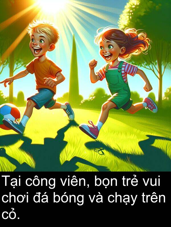 bóng: Tại công viên, bọn trẻ vui chơi đá bóng và chạy trên cỏ.